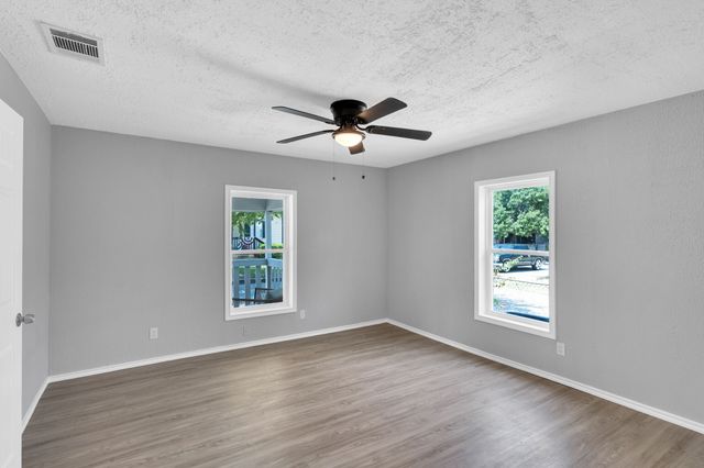 208 Henry Street, Waxahachie, TX 75165