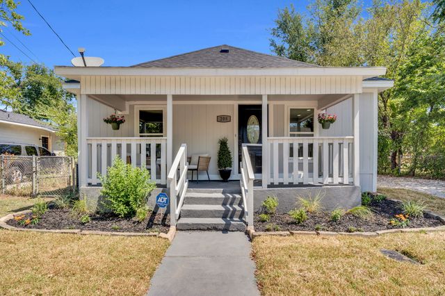 208 Henry Street, Waxahachie, TX 75165