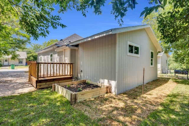 208 Henry Street, Waxahachie, TX 75165