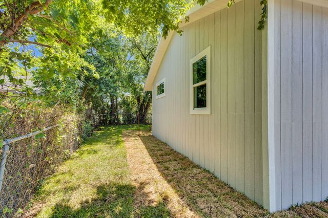 208 Henry Street, Waxahachie, TX 75165