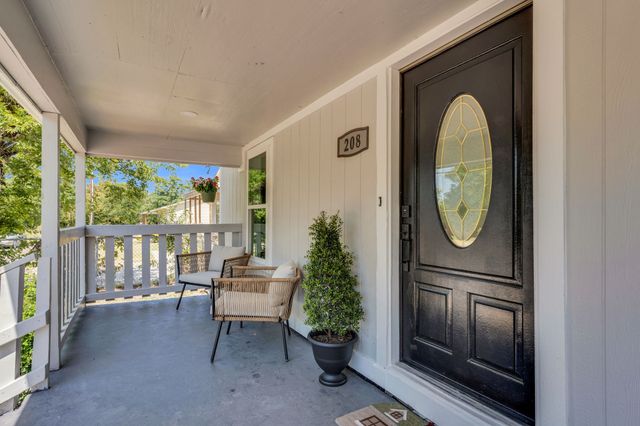 208 Henry Street, Waxahachie, TX 75165