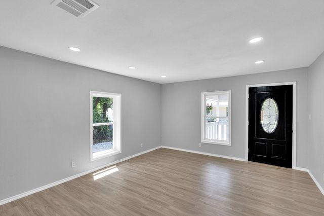 208 Henry Street, Waxahachie, TX 75165