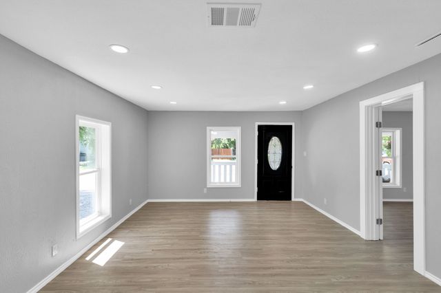 208 Henry Street, Waxahachie, TX 75165
