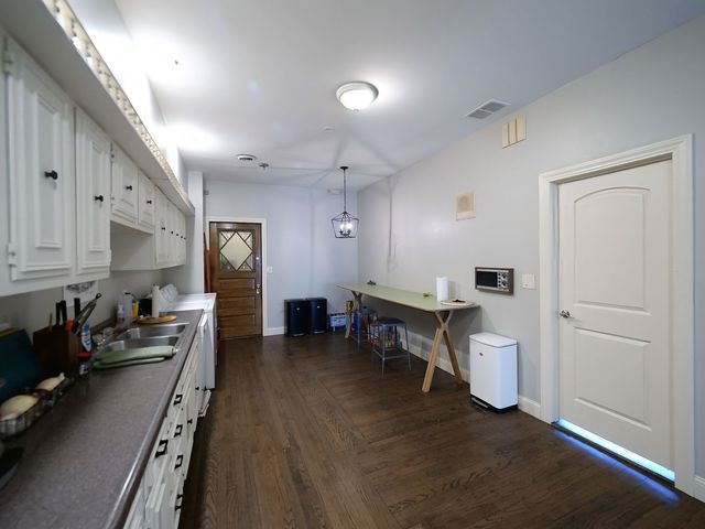 4758 N Ashland Avenue, Chicago, IL 60640