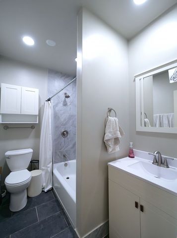 4758 N Ashland Avenue, Chicago, IL 60640