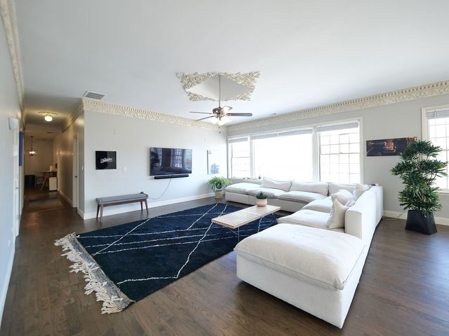 4758 N Ashland Avenue, Chicago, IL 60640