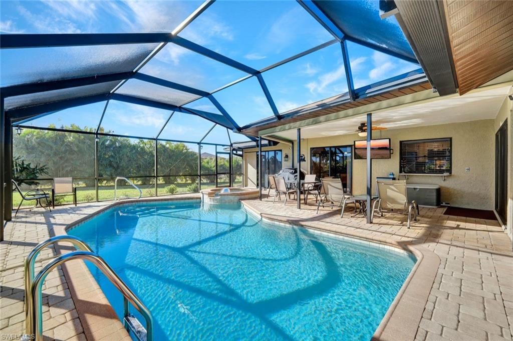 Image 23 of property listing at 215 SE 12th AVE, Cape Coral, FL 33990