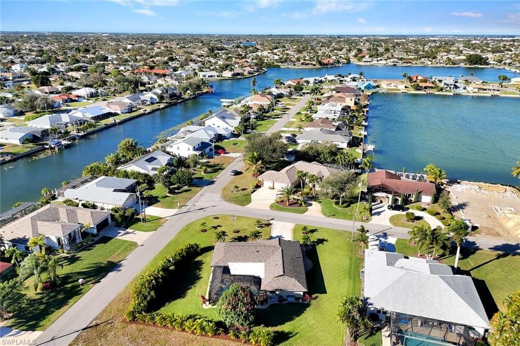 Image 4 of property listing at 215 SE 12th AVE, Cape Coral, FL 33990