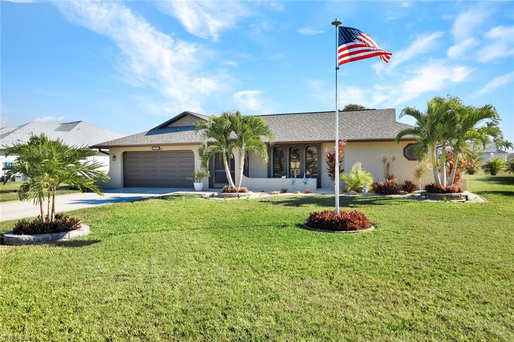 Image 7 of property listing at 215 SE 12th AVE, Cape Coral, FL 33990