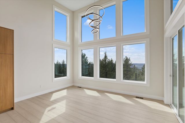 8905 N Rustle Rd, Spokane, WA 99208