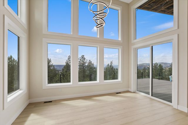 8905 N Rustle Rd, Spokane, WA 99208