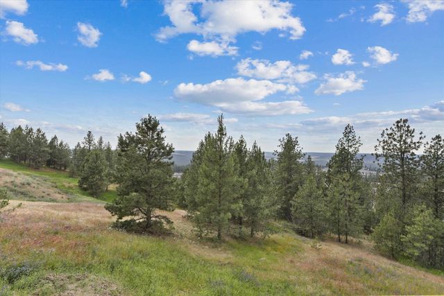 8905 N Rustle Rd, Spokane, WA 99208