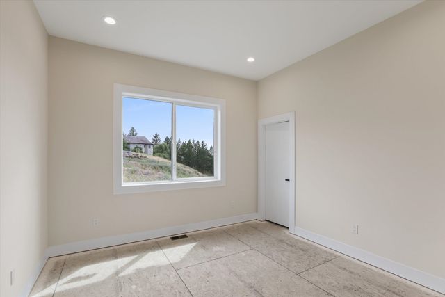 8905 N Rustle Rd, Spokane, WA 99208