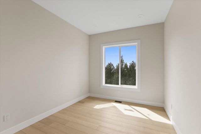 8905 N Rustle Rd, Spokane, WA 99208