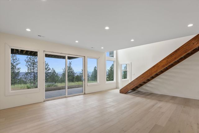 8905 N Rustle Rd, Spokane, WA 99208