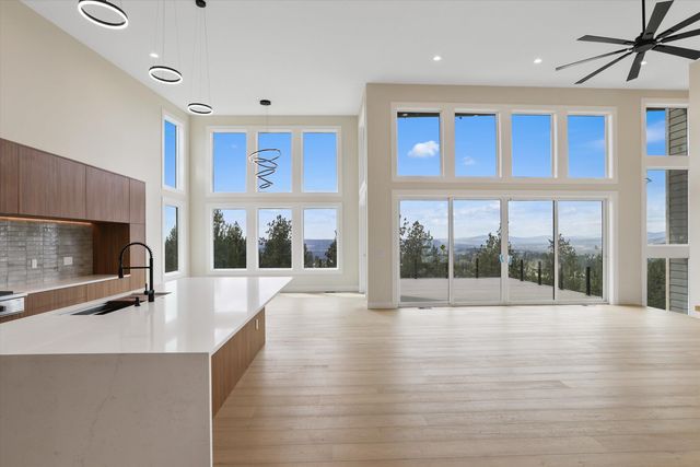 8905 N Rustle Rd, Spokane, WA 99208