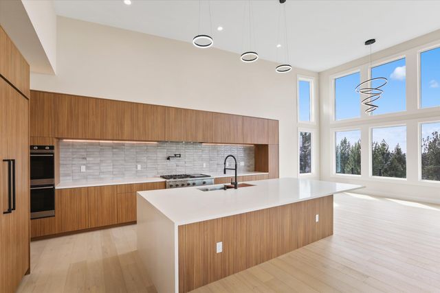 8905 N Rustle Rd, Spokane, WA 99208