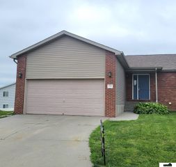 7251 Dorchester Court, Lincoln, NE 68521