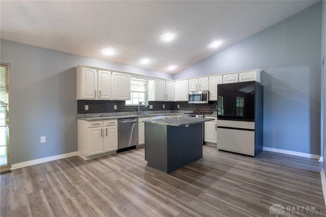 2747 W Lonesome Dove Lane, Springfield, OH 45505