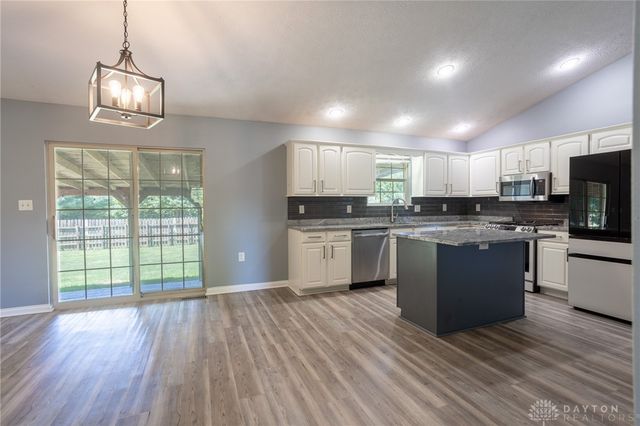 2747 W Lonesome Dove Lane, Springfield, OH 45505