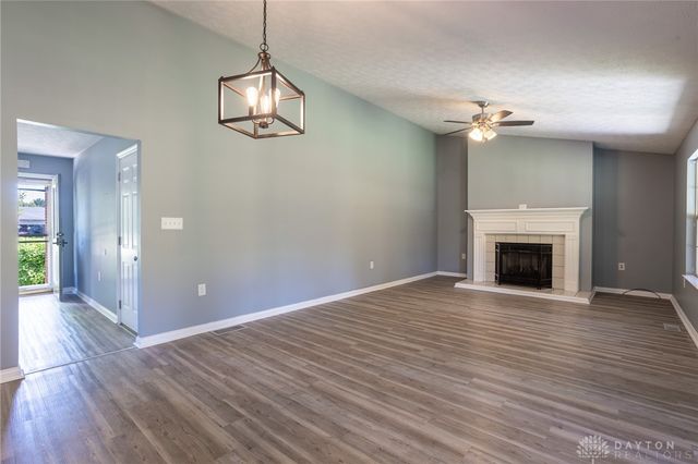 2747 W Lonesome Dove Lane, Springfield, OH 45505
