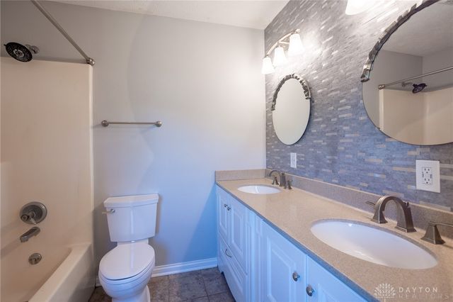 2747 W Lonesome Dove Lane, Springfield, OH 45505