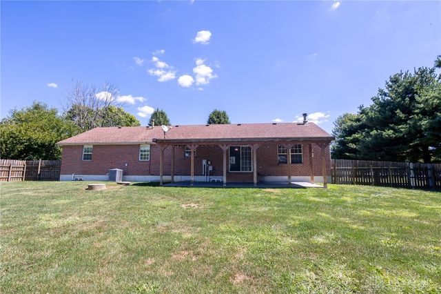 2747 W Lonesome Dove Lane, Springfield, OH 45505