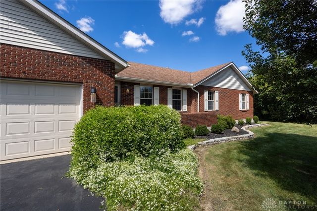 2747 W Lonesome Dove Lane, Springfield, OH 45505
