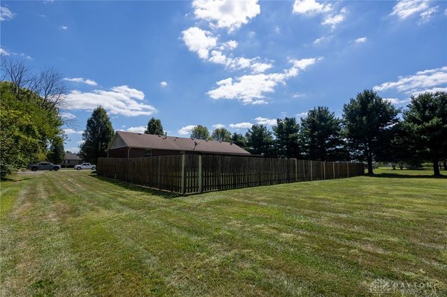 2747 W Lonesome Dove Lane, Springfield, OH 45505