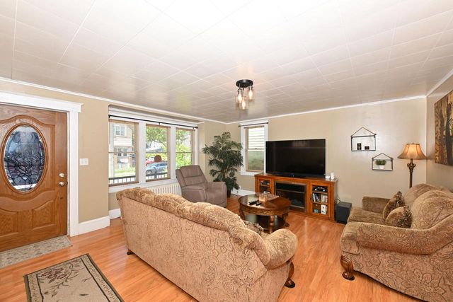 1818 S 6th STREET, Milwaukee, WI 53204