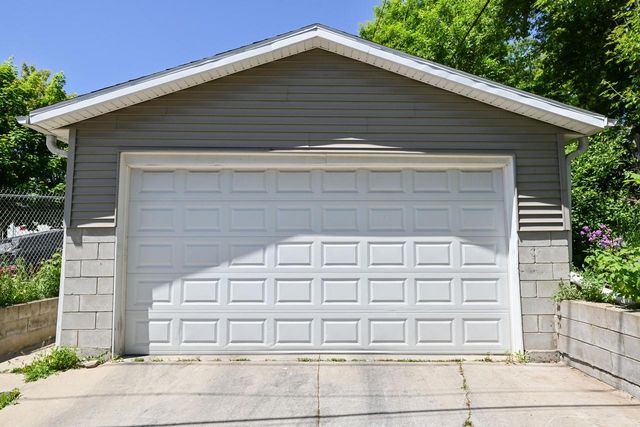 1818 S 6th STREET, Milwaukee, WI 53204