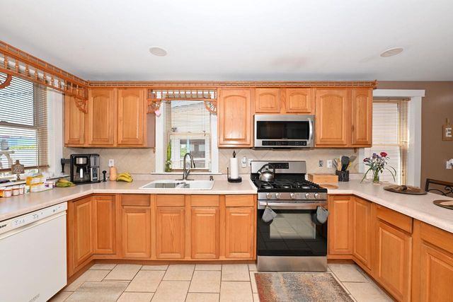 1818 S 6th STREET, Milwaukee, WI 53204