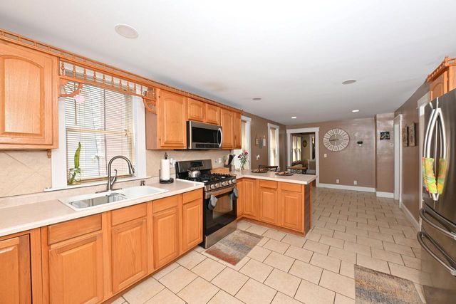 1818 S 6th STREET, Milwaukee, WI 53204
