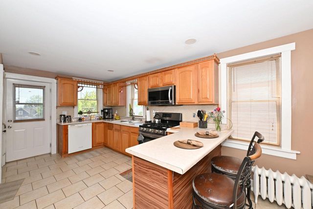 1818 S 6th STREET, Milwaukee, WI 53204