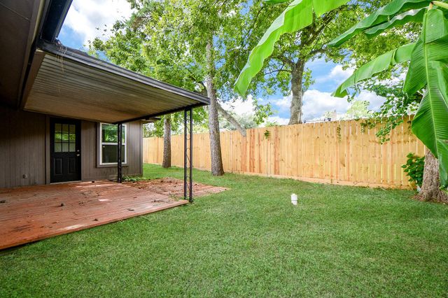 16510 Blackhawk Boulevard, Friendswood, TX 77546