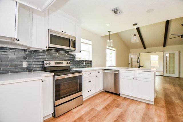 16510 Blackhawk Boulevard, Friendswood, TX 77546