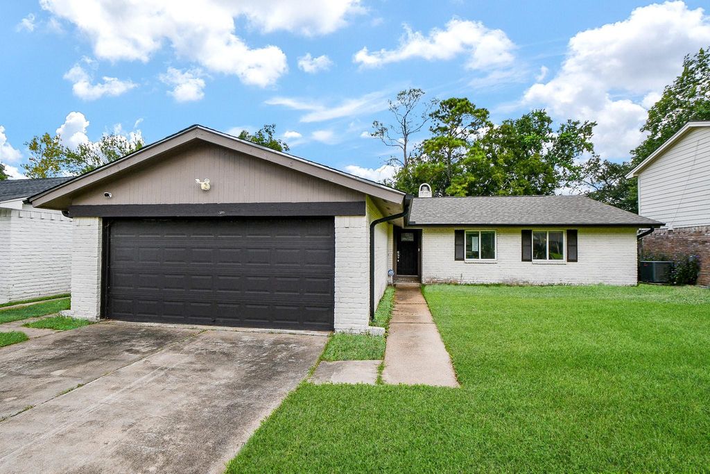16510 Blackhawk Boulevard, Friendswood, TX 77546