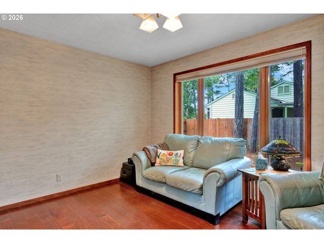 2270 UPAS Pl, Florence, OR 97439