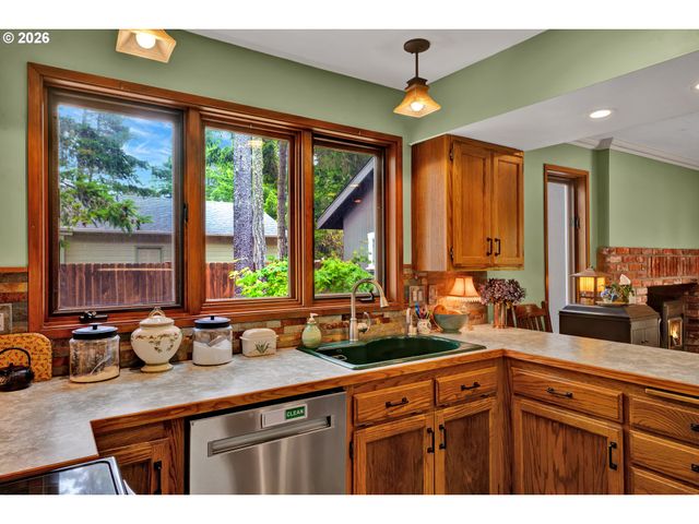 2270 UPAS Pl, Florence, OR 97439