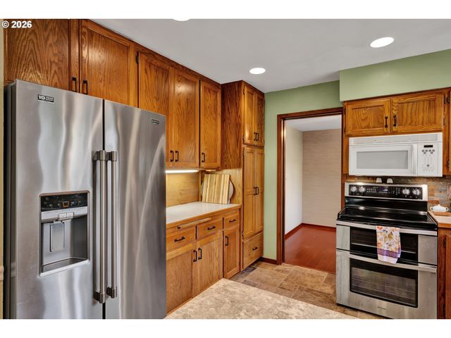 2270 UPAS Pl, Florence, OR 97439