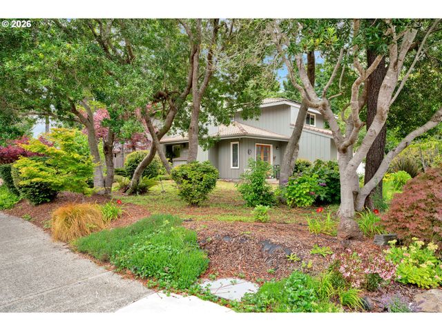 2270 UPAS Pl, Florence, OR 97439