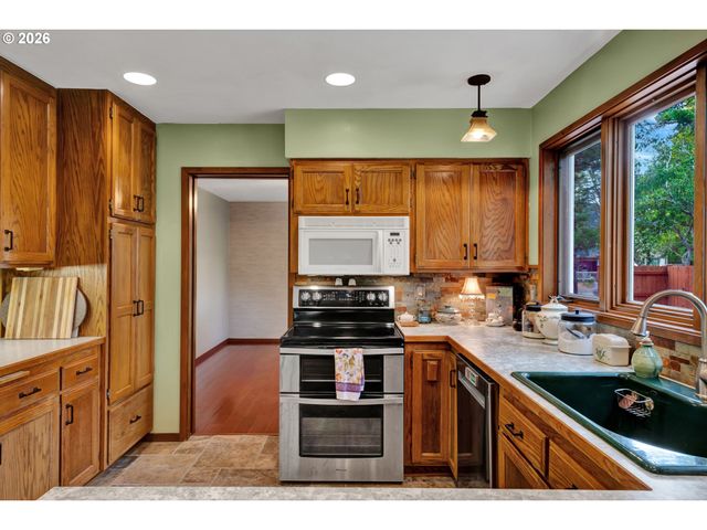 2270 UPAS Pl, Florence, OR 97439