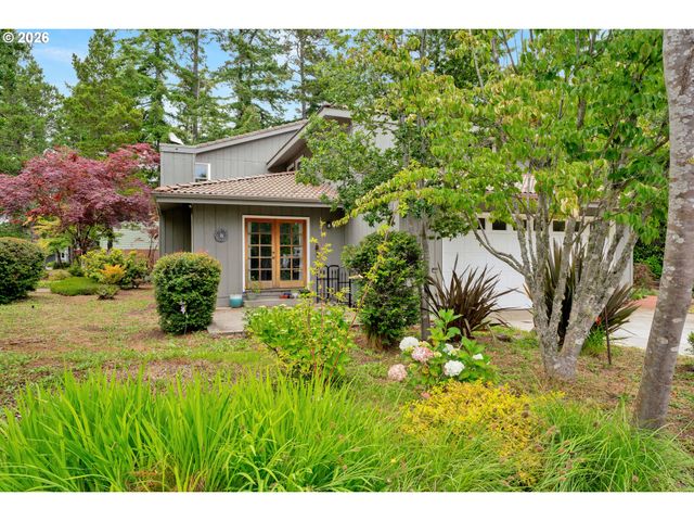 2270 UPAS Pl, Florence, OR 97439
