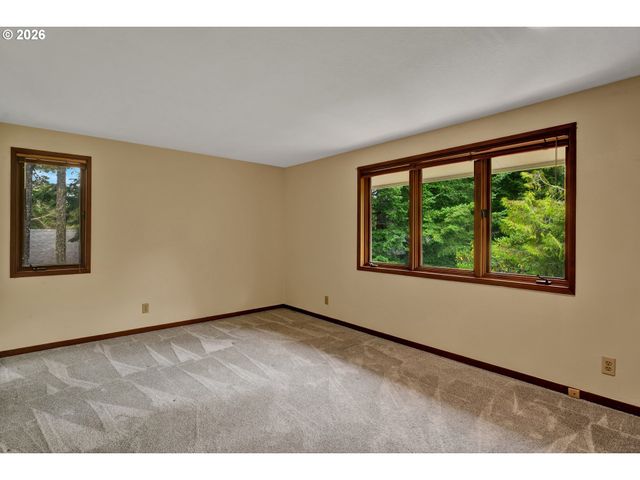 2270 UPAS Pl, Florence, OR 97439