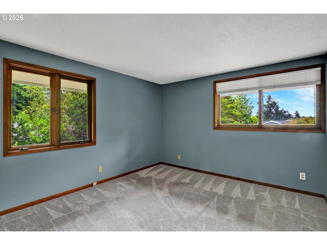 2270 UPAS Pl, Florence, OR 97439