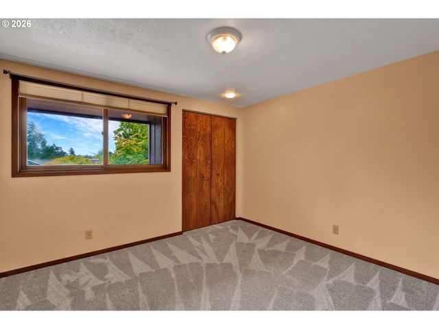 2270 UPAS Pl, Florence, OR 97439