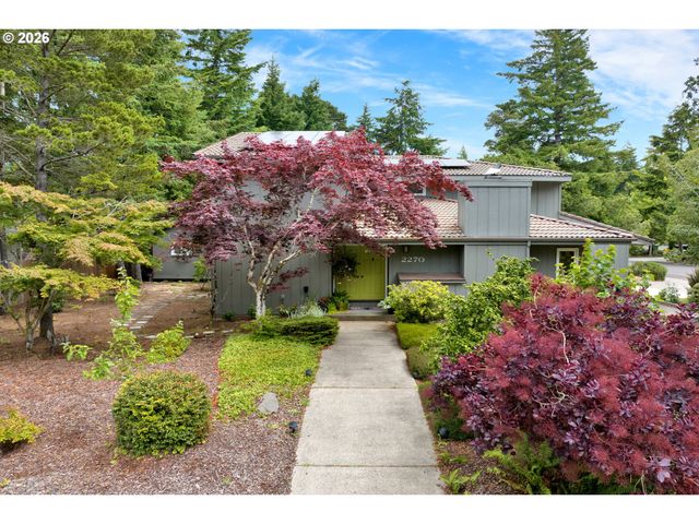 2270 UPAS Pl, Florence, OR 97439