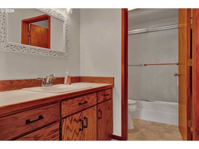 2270 UPAS Pl, Florence, OR 97439