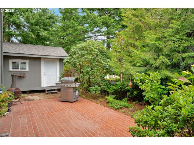 2270 UPAS Pl, Florence, OR 97439