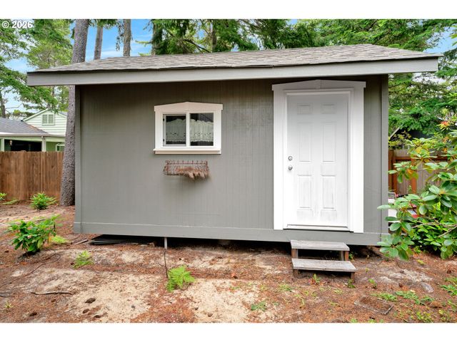 2270 UPAS Pl, Florence, OR 97439